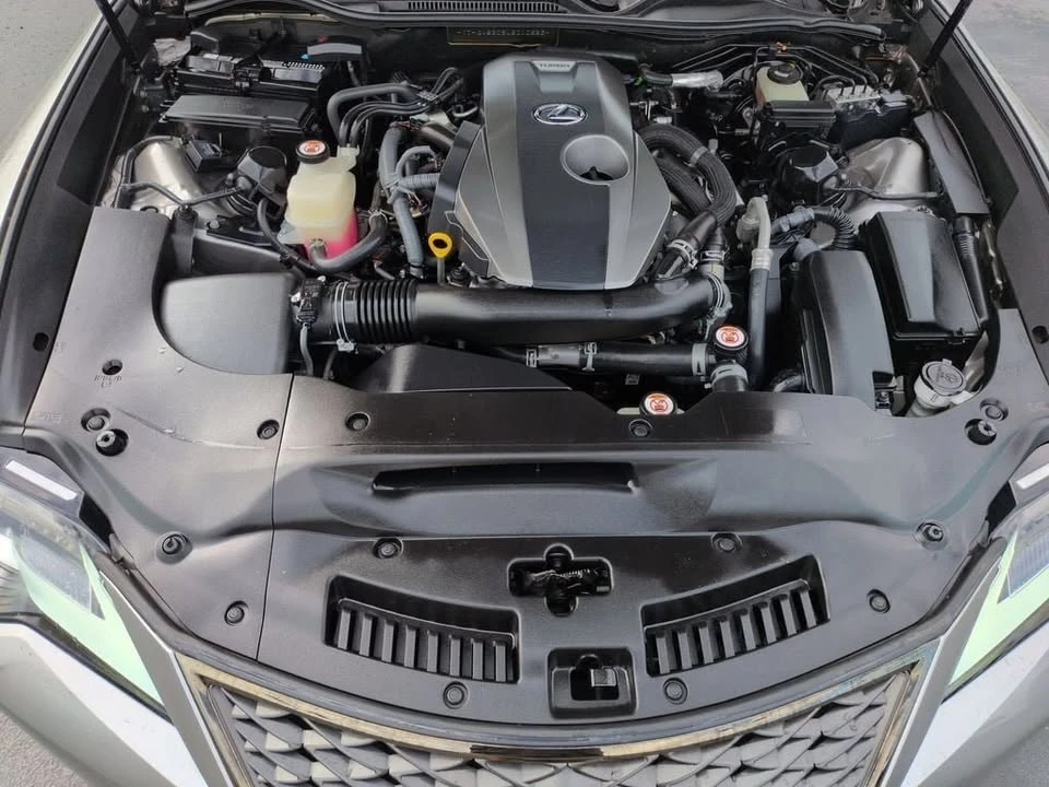 2020 Lexus RC - Image 19 of 20