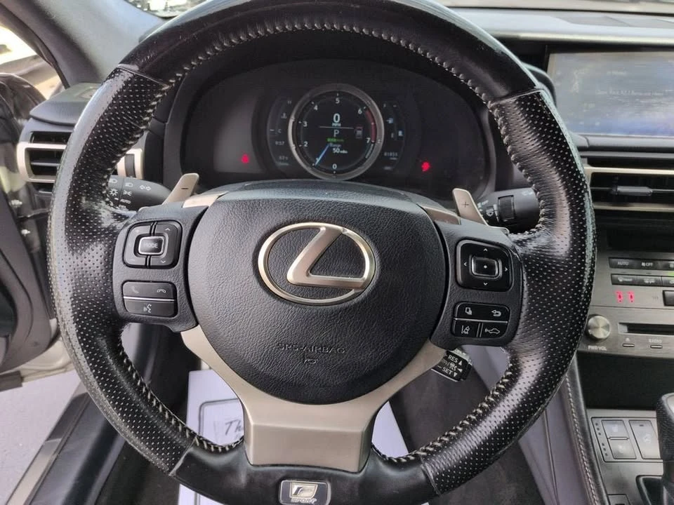2020 Lexus RC - Image 13 of 20