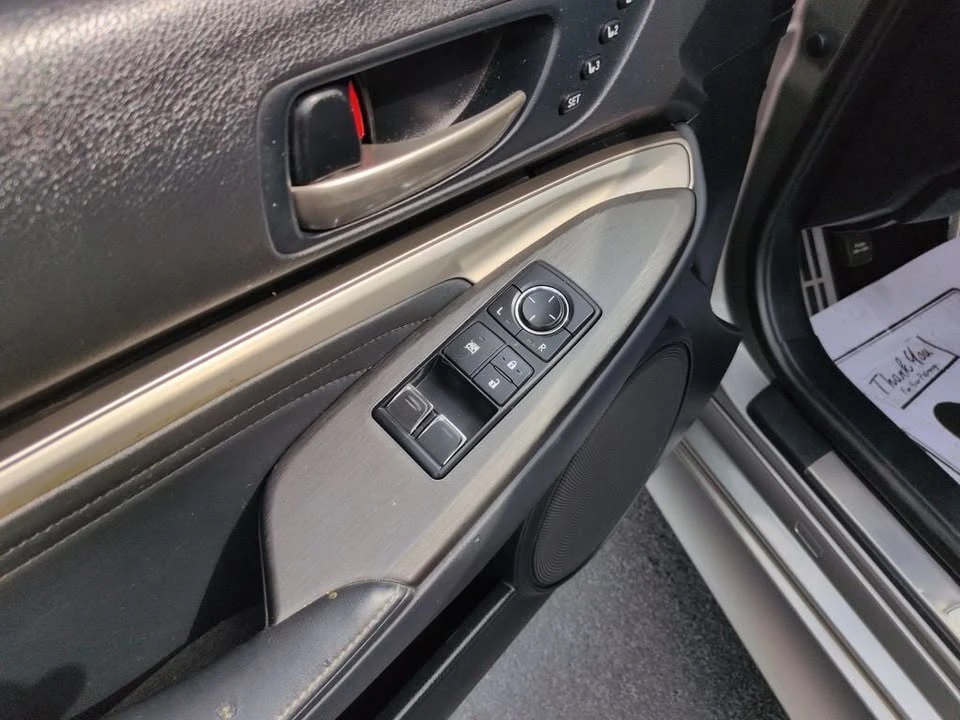 2020 Lexus RC - Image 10 of 20