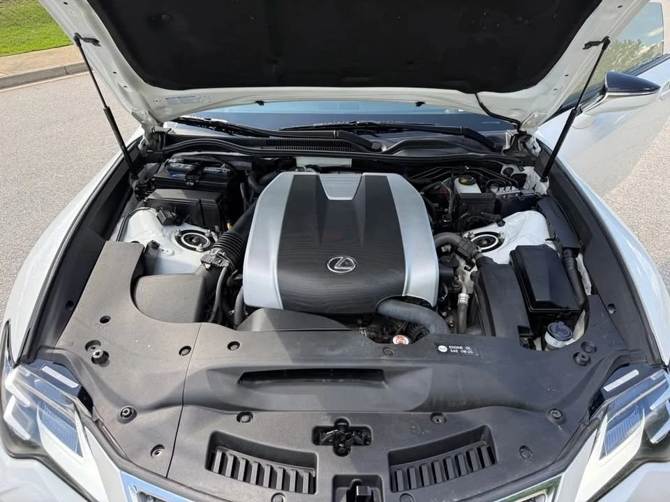 2020 Lexus RC - Image 7 of 19