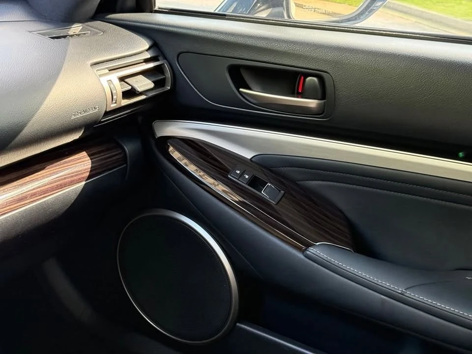 2020 Lexus RC - Image 19 of 19