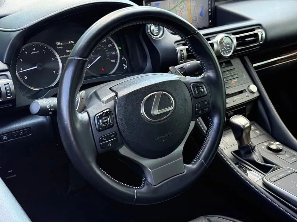 2020 Lexus RC - Image 8 of 19