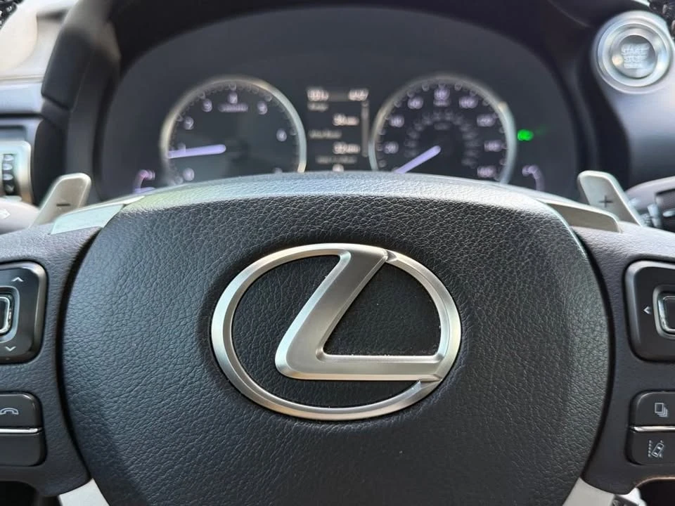 2020 Lexus RC - Image 12 of 19