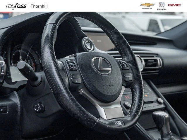2020 Lexus RC - Image 9 of 20