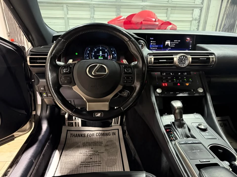 2020 Lexus RC - Image 10 of 11