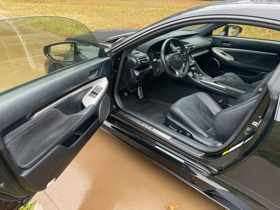 2020 Lexus RC F - Image 17 of 18
