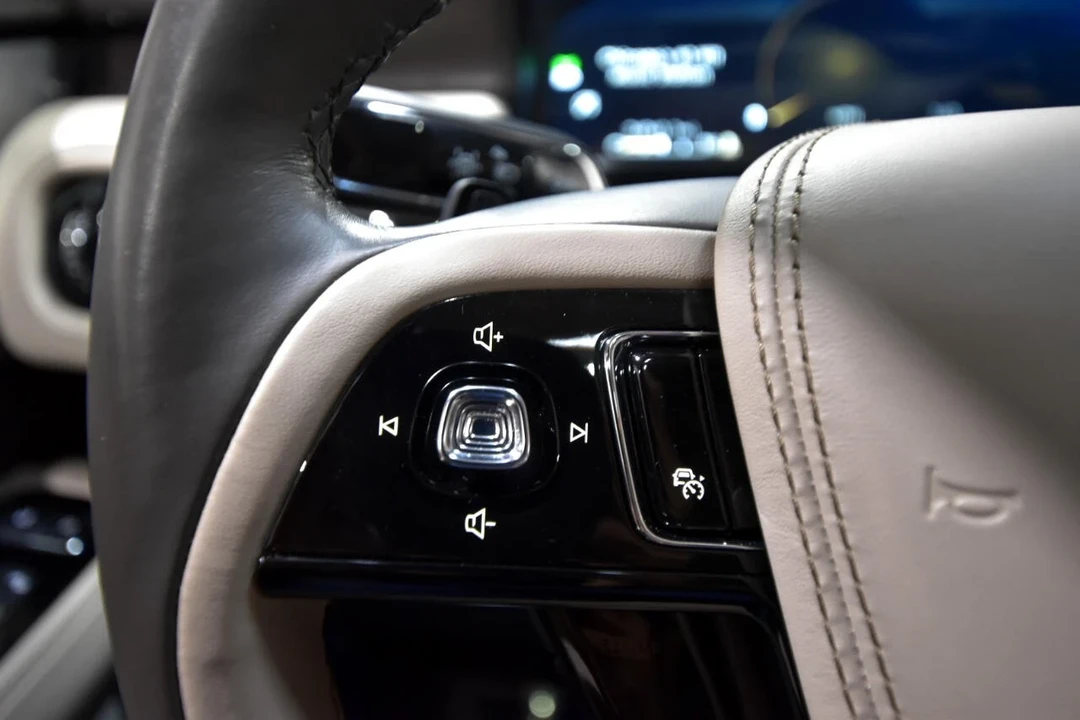 2020 Lincoln Aviator 2nd Gen - Image 17 of 21