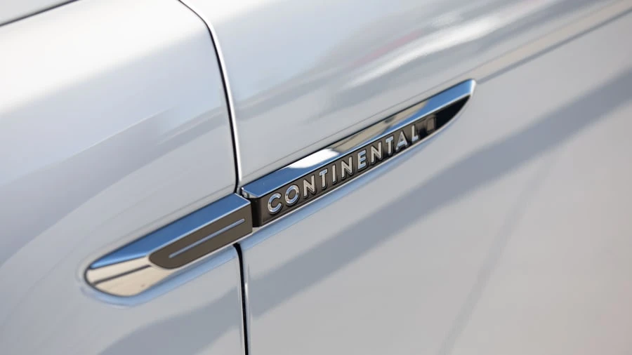 2020 Lincoln Continental 10th Gen - Image 11 of 27