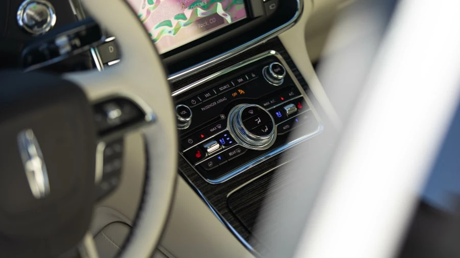 2020 Lincoln Continental 10th Gen - Image 15 of 27