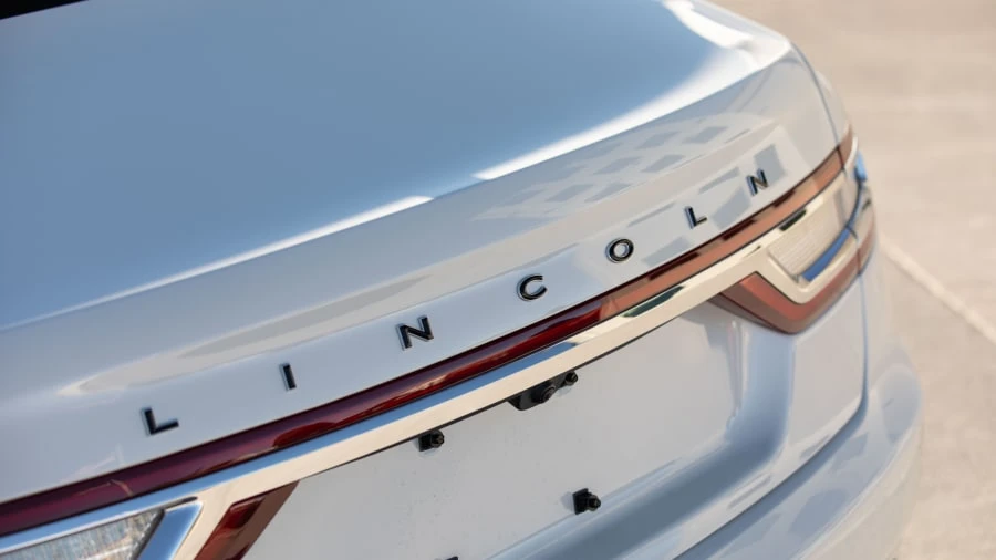 2020 Lincoln Continental 10th Gen - Image 17 of 27