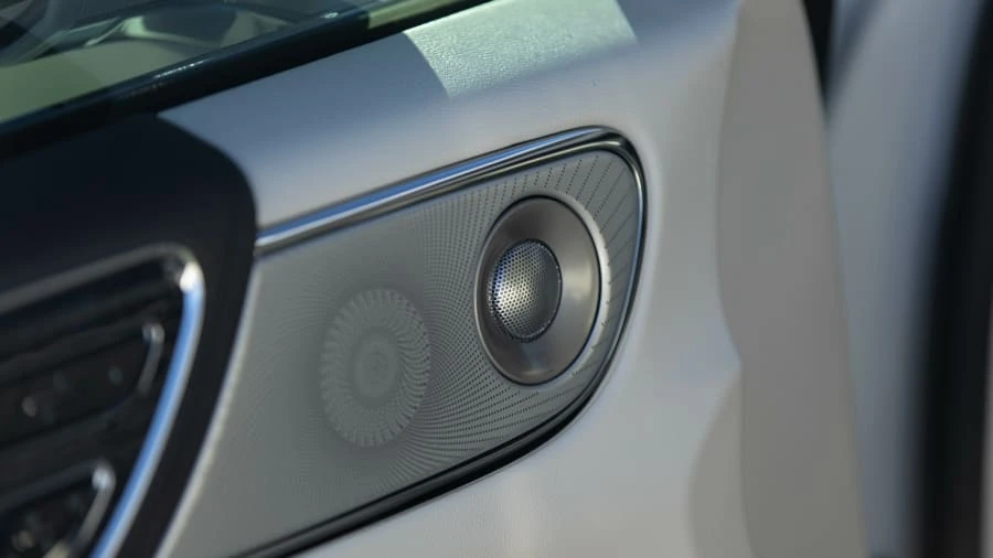2020 Lincoln Continental 10th Gen - Image 24 of 27