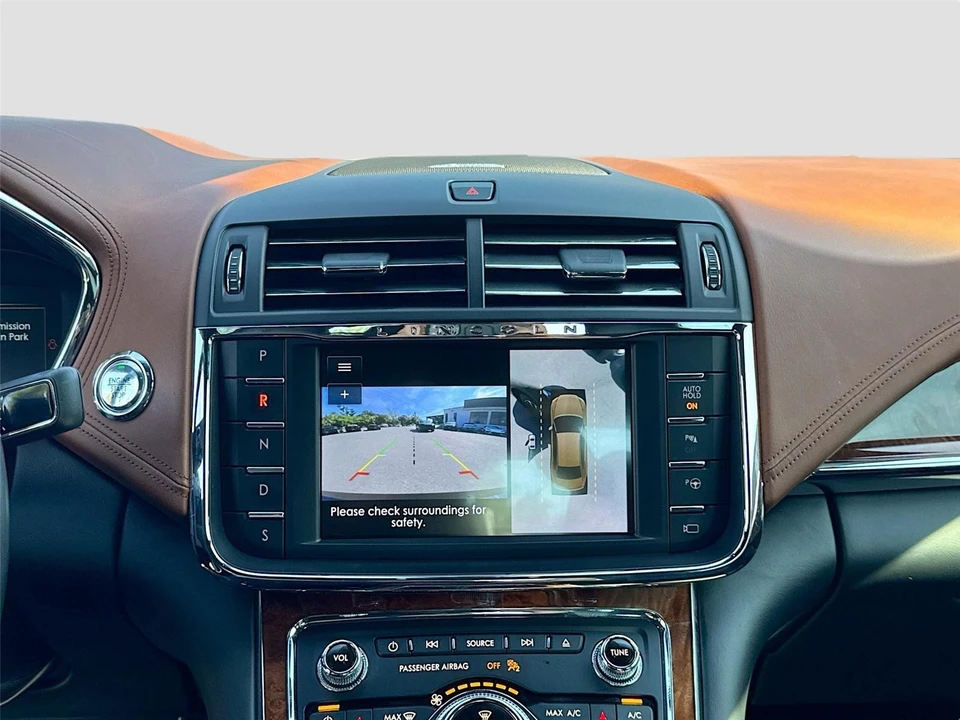 2020 Lincoln Continental 10th Gen - Image 13 of 21