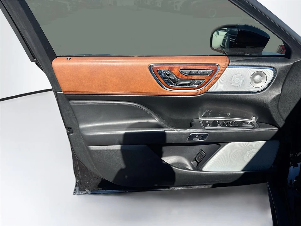 2020 Lincoln Continental 10th Gen - Image 14 of 16