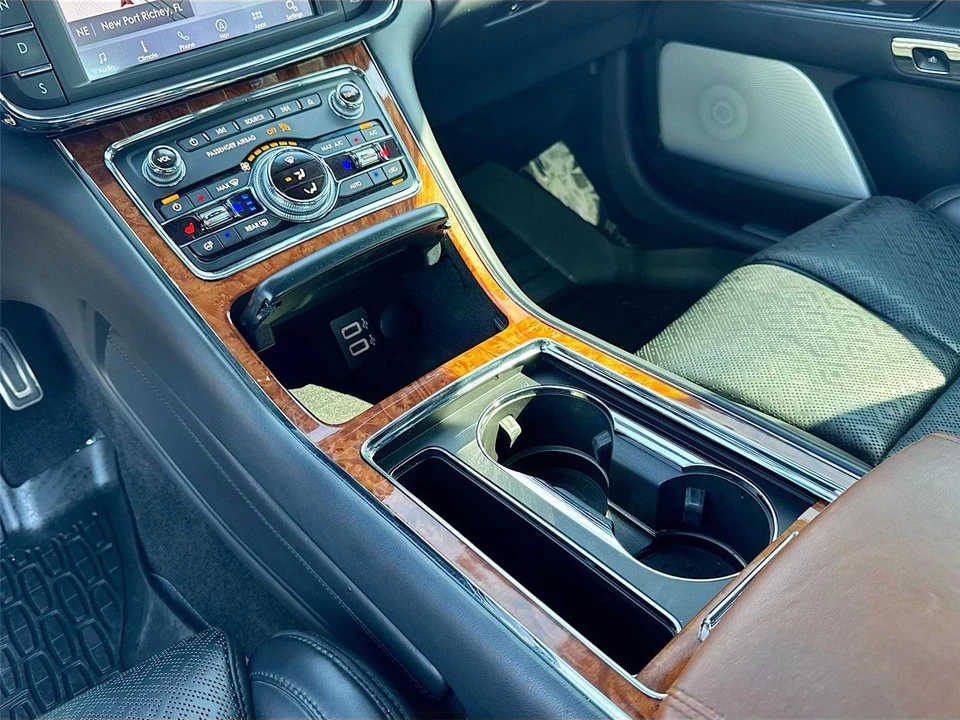 2020 Lincoln Continental 10th Gen - Image 15 of 21