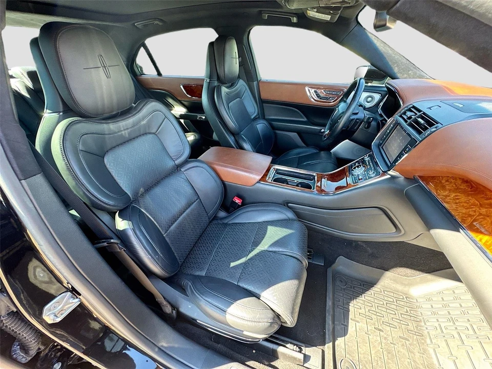 2020 Lincoln Continental 10th Gen - Image 10 of 16