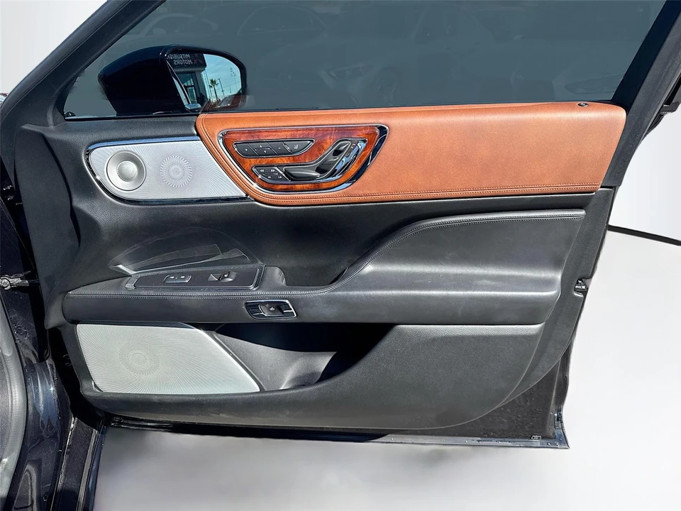 2020 Lincoln Continental 10th Gen - Image 9 of 16