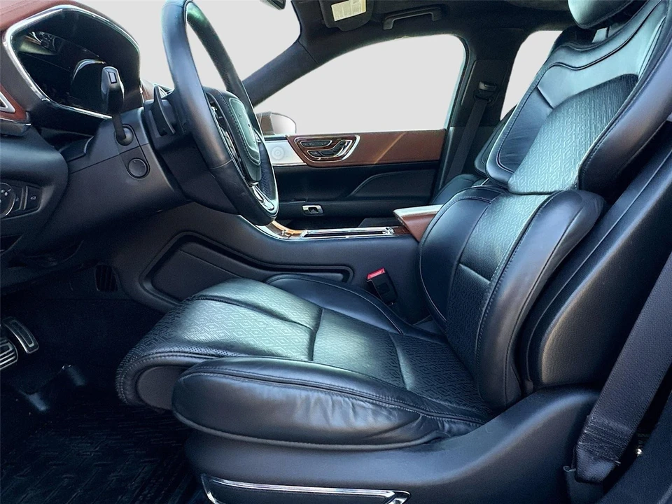2020 Lincoln Continental 10th Gen - Image 18 of 21