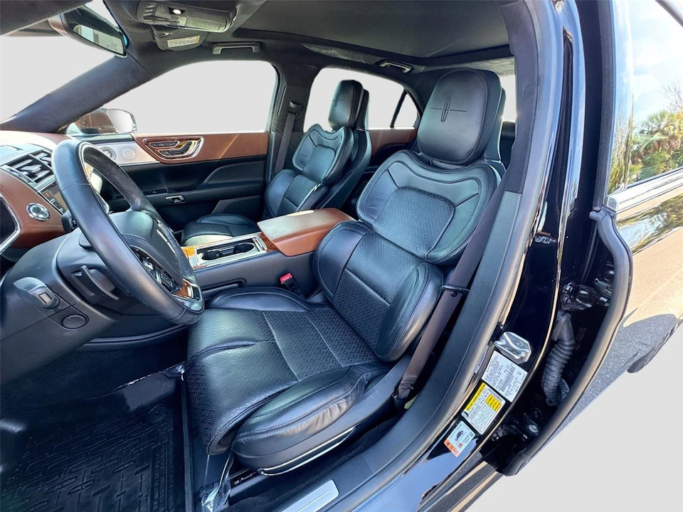 2020 Lincoln Continental 10th Gen - Image 19 of 21