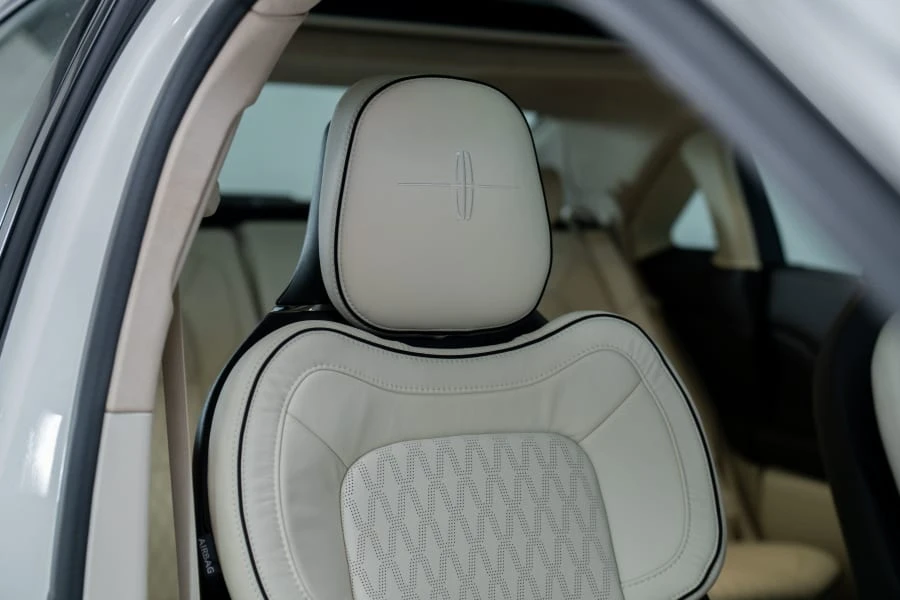 2020 Lincoln Continental 10th Gen - Image 22 of 31