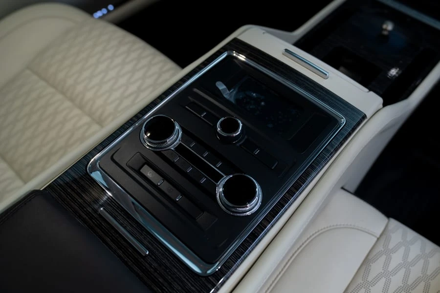 2020 Lincoln Continental 10th Gen - Image 23 of 31