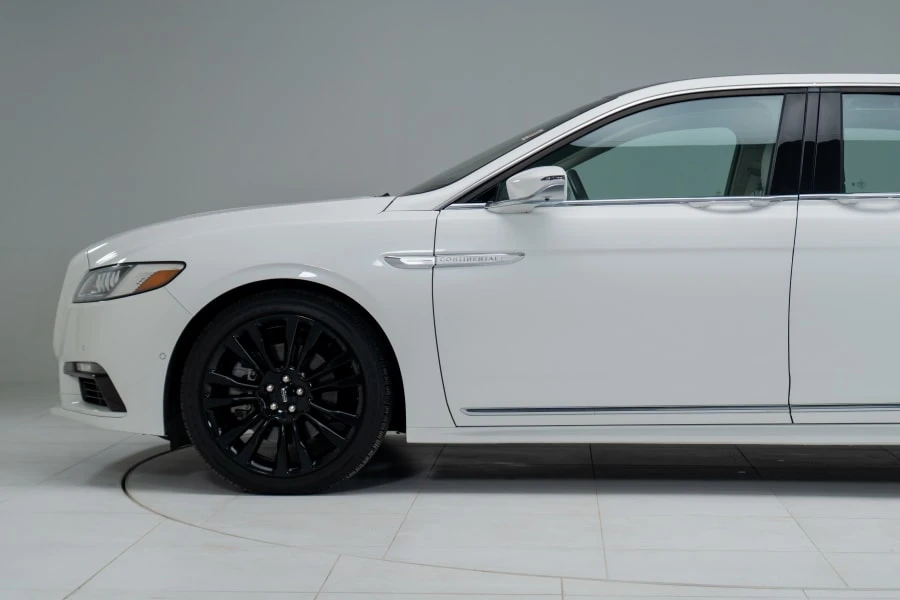 2020 Lincoln Continental 10th Gen - Image 16 of 31