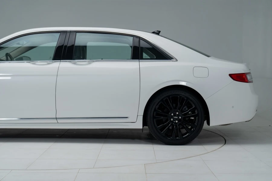 2020 Lincoln Continental 10th Gen - Image 13 of 31