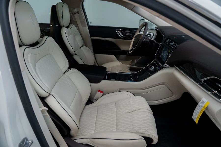 2020 Lincoln Continental 10th Gen - Image 27 of 31