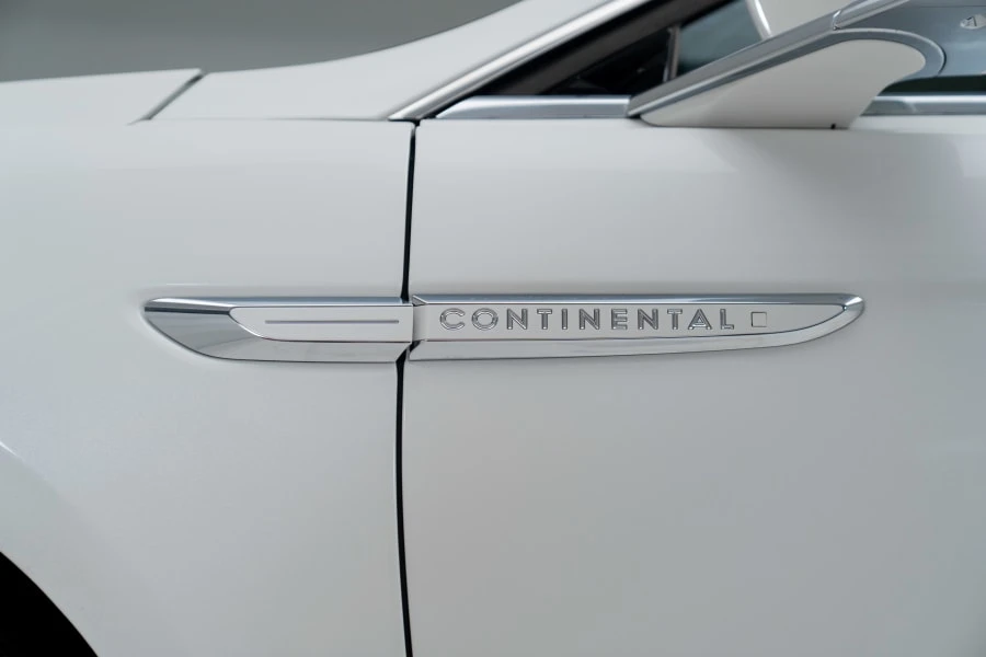 2020 Lincoln Continental 10th Gen - Image 15 of 31
