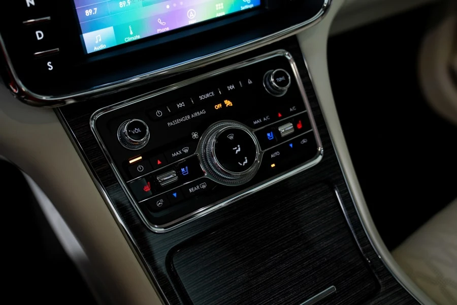 2020 Lincoln Continental 10th Gen - Image 29 of 31