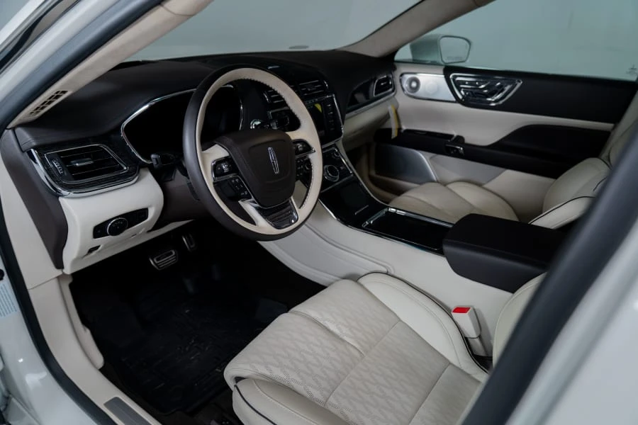 2020 Lincoln Continental 10th Gen - Image 24 of 31