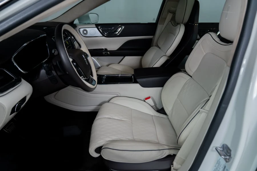 2020 Lincoln Continental 10th Gen - Image 28 of 31