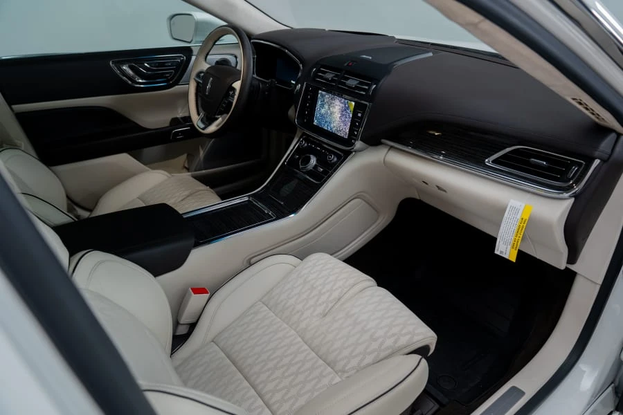 2020 Lincoln Continental 10th Gen - Image 18 of 31