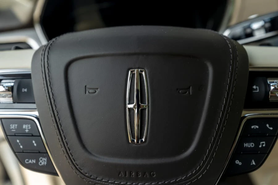 2020 Lincoln Continental 10th Gen - Image 20 of 31