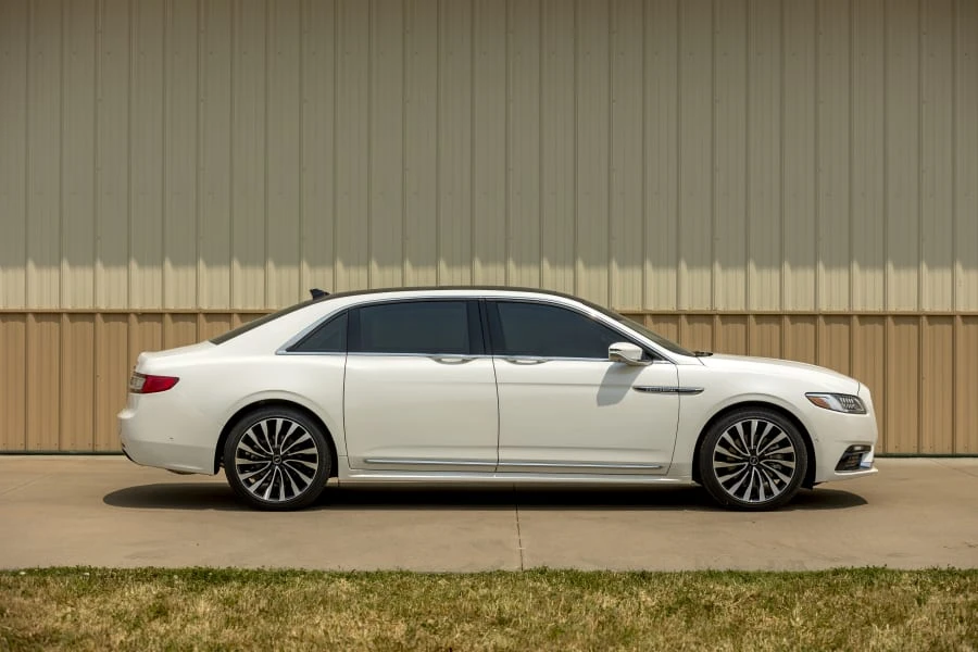 2020 Lincoln Continental 10th Gen - Image 17 of 31