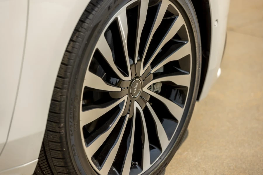 2020 Lincoln Continental 10th Gen - Image 11 of 31