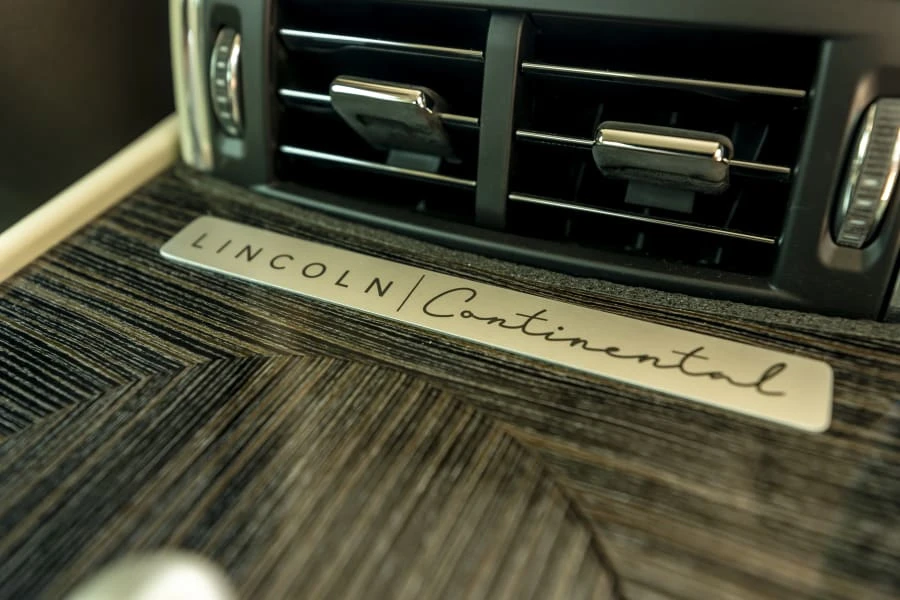 2020 Lincoln Continental 10th Gen - Image 27 of 31