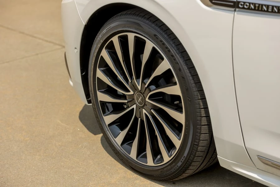 2020 Lincoln Continental 10th Gen - Image 13 of 31