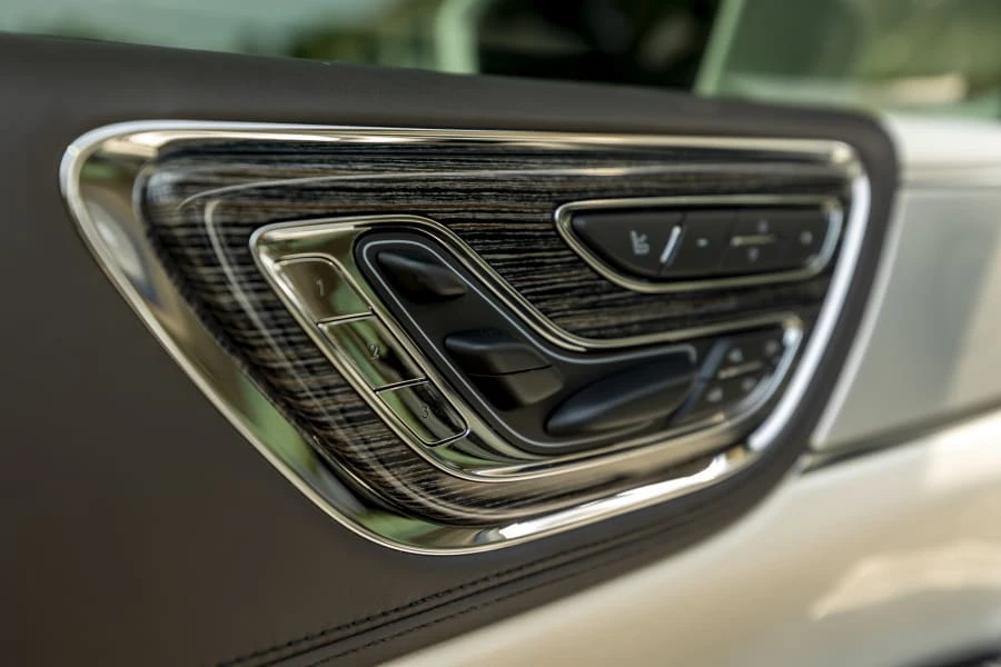 2020 Lincoln Continental 10th Gen - Image 23 of 31