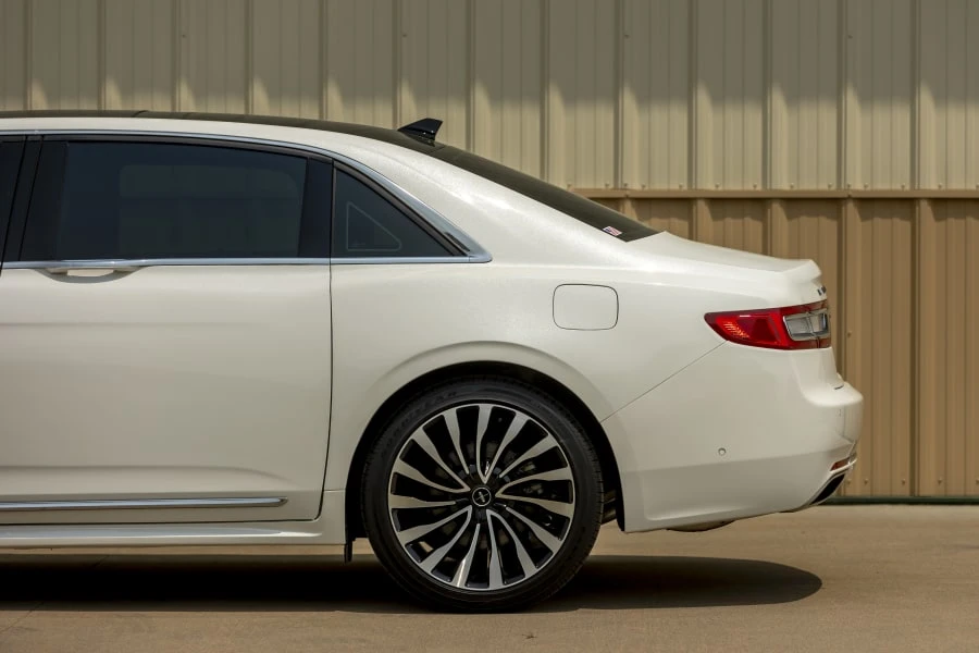 2020 Lincoln Continental 10th Gen - Image 12 of 31