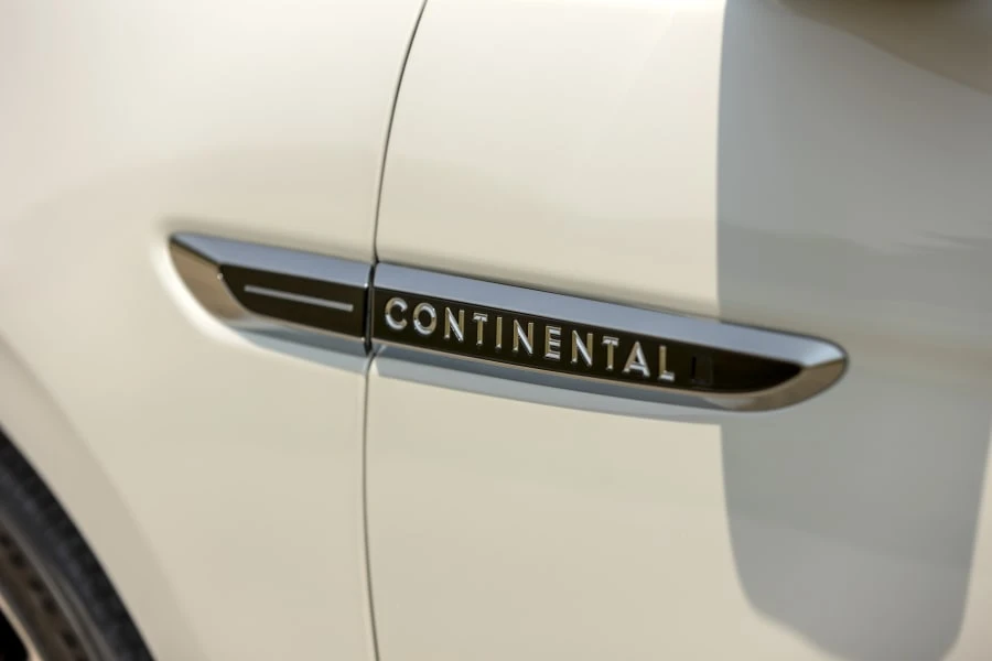 2020 Lincoln Continental 10th Gen - Image 9 of 31