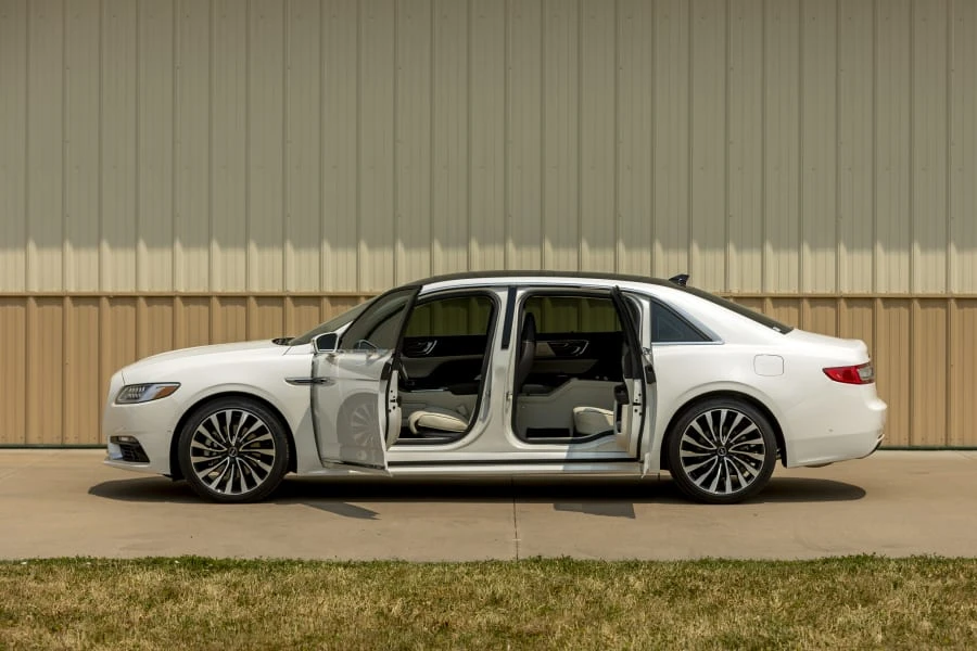 2020 Lincoln Continental 10th Gen - Image 14 of 31