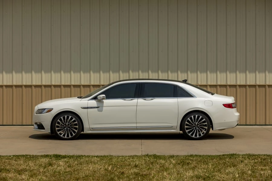 2020 Lincoln Continental 10th Gen - Image 2 of 31
