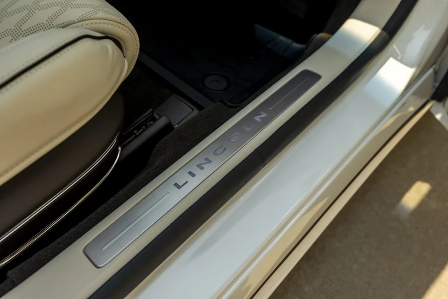 2020 Lincoln Continental 10th Gen - Image 26 of 31