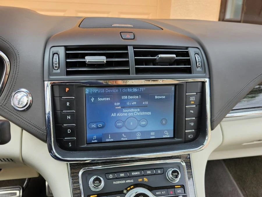 2020 Lincoln Continental 10th Gen - Image 16 of 31