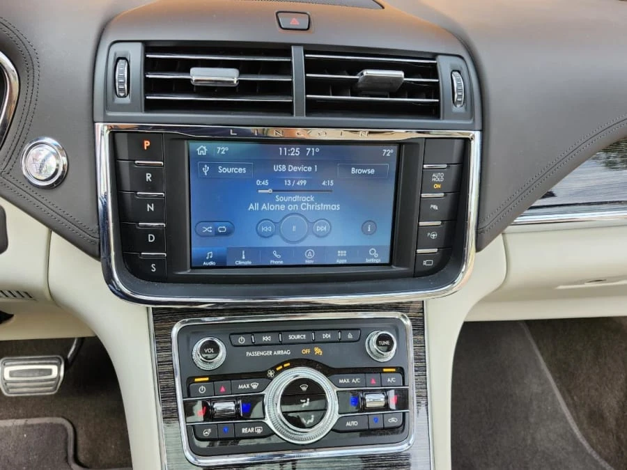 2020 Lincoln Continental 10th Gen - Image 25 of 31