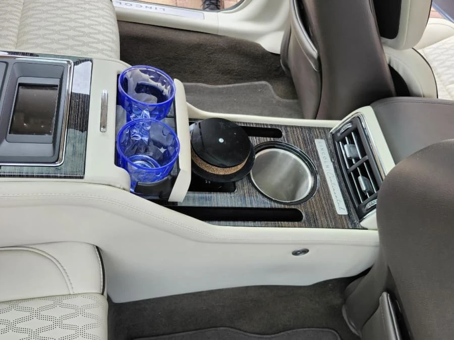 2020 Lincoln Continental 10th Gen - Image 21 of 31