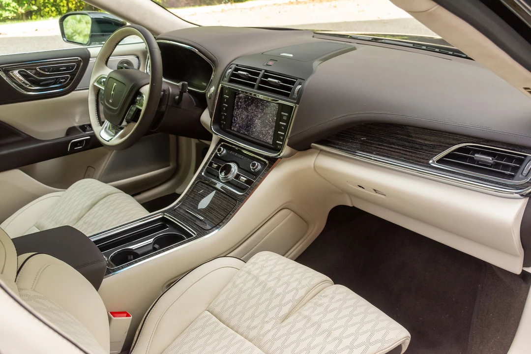 2020 Lincoln Continental 10th Gen - Image 30 of 31