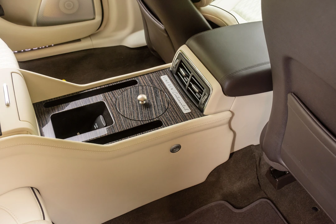 2020 Lincoln Continental 10th Gen - Image 25 of 31