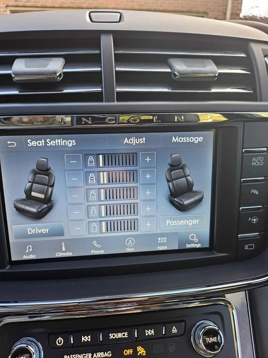 2020 Lincoln Continental 10th Gen - Image 9 of 20
