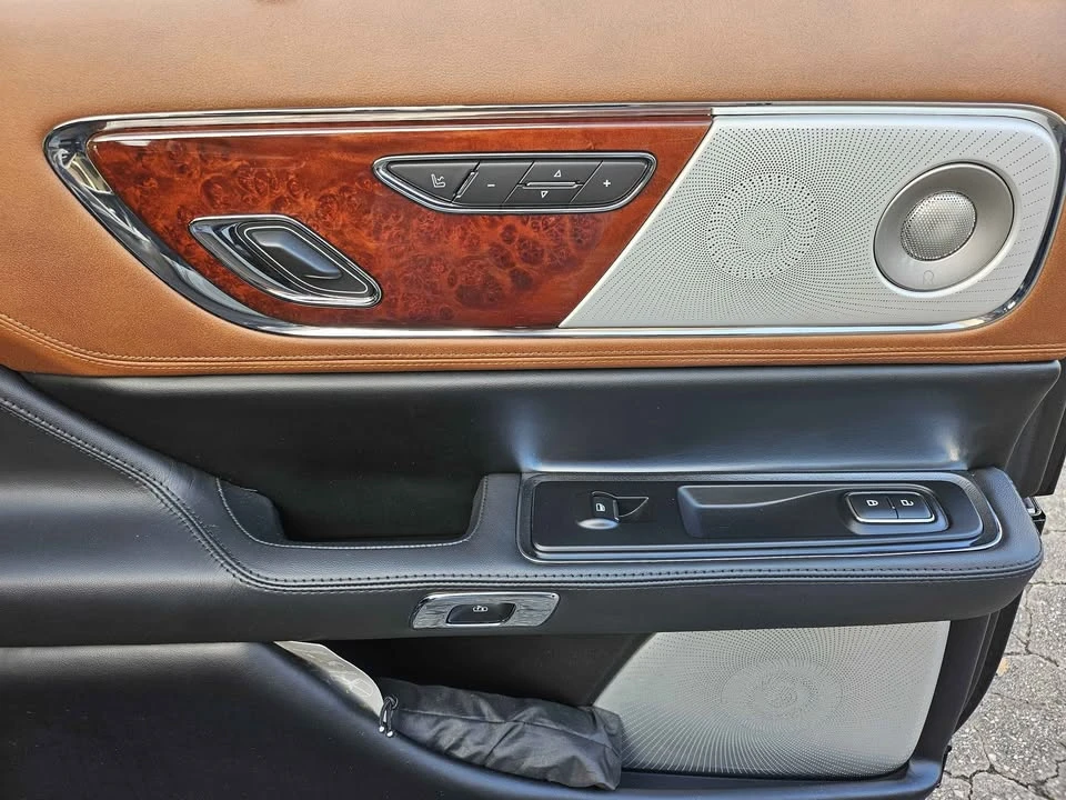 2020 Lincoln Continental 10th Gen - Image 16 of 20